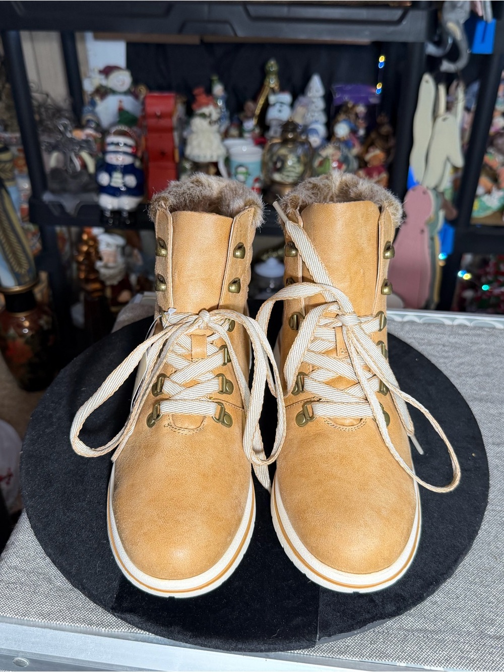 St. John's Bay Women’s Winter Boots Faux Fur Memory Foam Size 9 - Picture 6 of 9